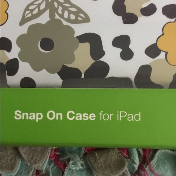 Snap on Vera Bradley iPad case - Picture 2 of 4